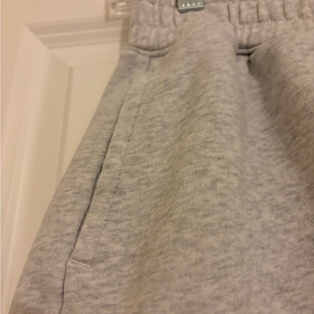 Hollister Ultra High-Rise Fleece Shorts - Picture 6 of 9
